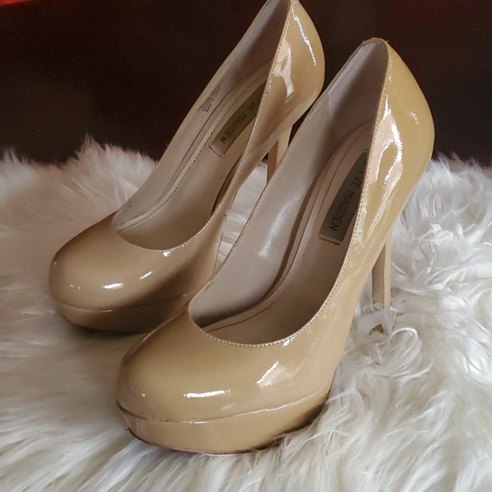 Steve Madden stiletto round toe pump